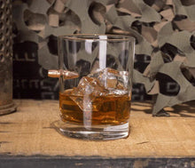 Lade das Bild in den Galerie-Viewer, Lucky Shot - Whiskyglas mit .308 Geschoss - MantisX.at