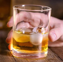 Lade das Bild in den Galerie-Viewer, Lucky Shot - Whiskyglas mit .45 Geschoss - MantisX.at